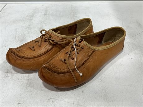 TRADITIONAL SAAMI LEATHER SHOES FROM NORWAY SIZE 42