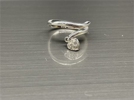 925 STERLING SILVER W/DIAMONDETTES HEART RING BY AVON IN GOLD CASE