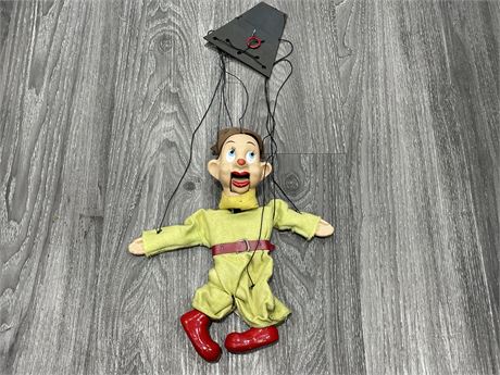 RARE VINTAGE 1940-1950’S DOPEY MARIONETTE — COMPOHEAD & FEET PUPPET (21” TOTAL)