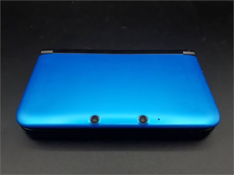 3DS XL CONSOLE - VERY GOOD CONDITION (RATTLES INSIDE BUT WORKING PERFECTLY)