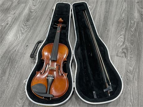 SCHERL & ROTH 4/4 VIOLIN WITH CASE & BOW