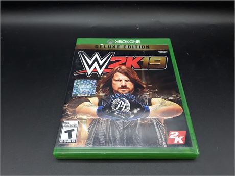 WWE 2K10 DELUXE EDITION - VERY GOOD CONDITION - XBOX ONE