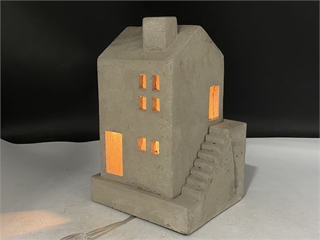 POTTERY HOUSE LAMP - WORKING (5.5”X11”)
