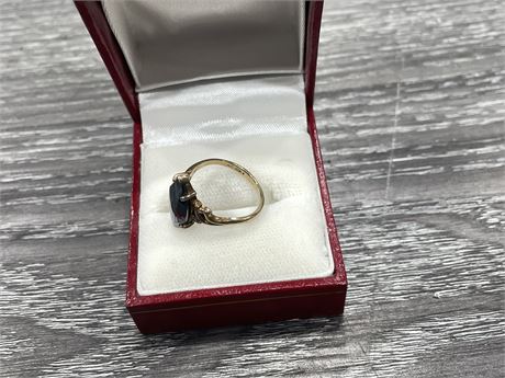 MARKED 10K GOLD RING W/ STONE - SMALL LADIES PINKY RING FIT