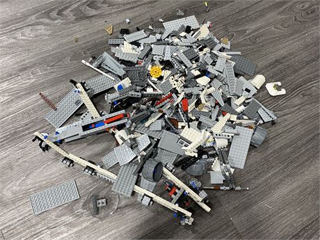 LARGE LOT OF MISC LEGO