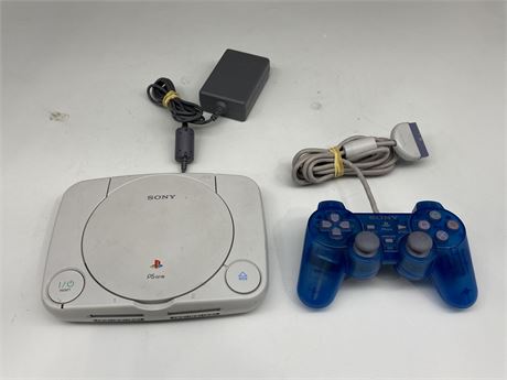 PS1 CONSOLE W/ CONTROLLER