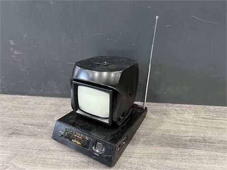 VINTAGE ACTION 5” BLACK & WHITE TV / RADIO - NO CORD OR BATTERIES - UNTESTED