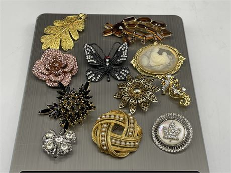 LOT OF VINTAGE BROOCHES