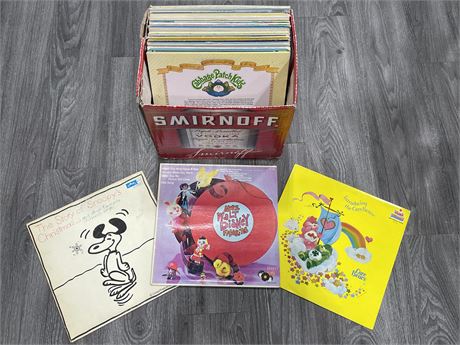 LOT OF APPROX 30 CHILDREN'S RECORDS - CONDITION VARIES