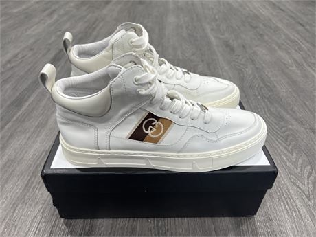 AS NEW NORTH FACE / GUCCI SHOES - SIZE 44 (UNAUTHENTIC)