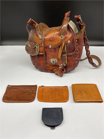 1970’S HAND TOOLED SADDLE PURSE NAH W/4 HAND TOOLED SMALL PURSES/WALLETS