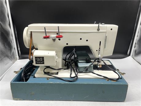UNIVERSAL HEAVY DUTY SEWING MACHINE EXCELLENT WORKING CONDITION