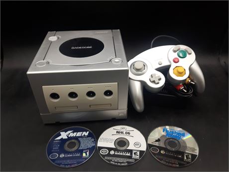 GAMECUBE CONSOLE WITH GAMES