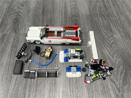 GHOST BUSTERS LEGO - MINI FIGURE, CAR & ECT