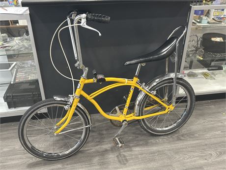 Urban Auctions - VINTAGE APOLLO YELLOW MUSCLE BIKE W/ BANANA SEAT - 54 ...