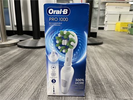 NEW ORAL-B PRO 1000 ELECTRIC RECHARGEABLE TOOTHBRUSH