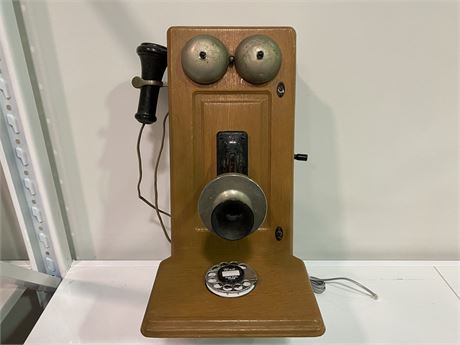 ANTIQUE WALL MOUNT TELEPHONE (Still works)