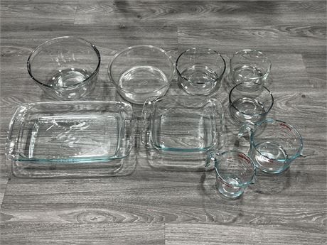 9 GLASS PYREX DISHES