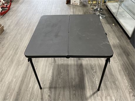 BLACK FOLDOUT TABLE (34”x34”x28”)