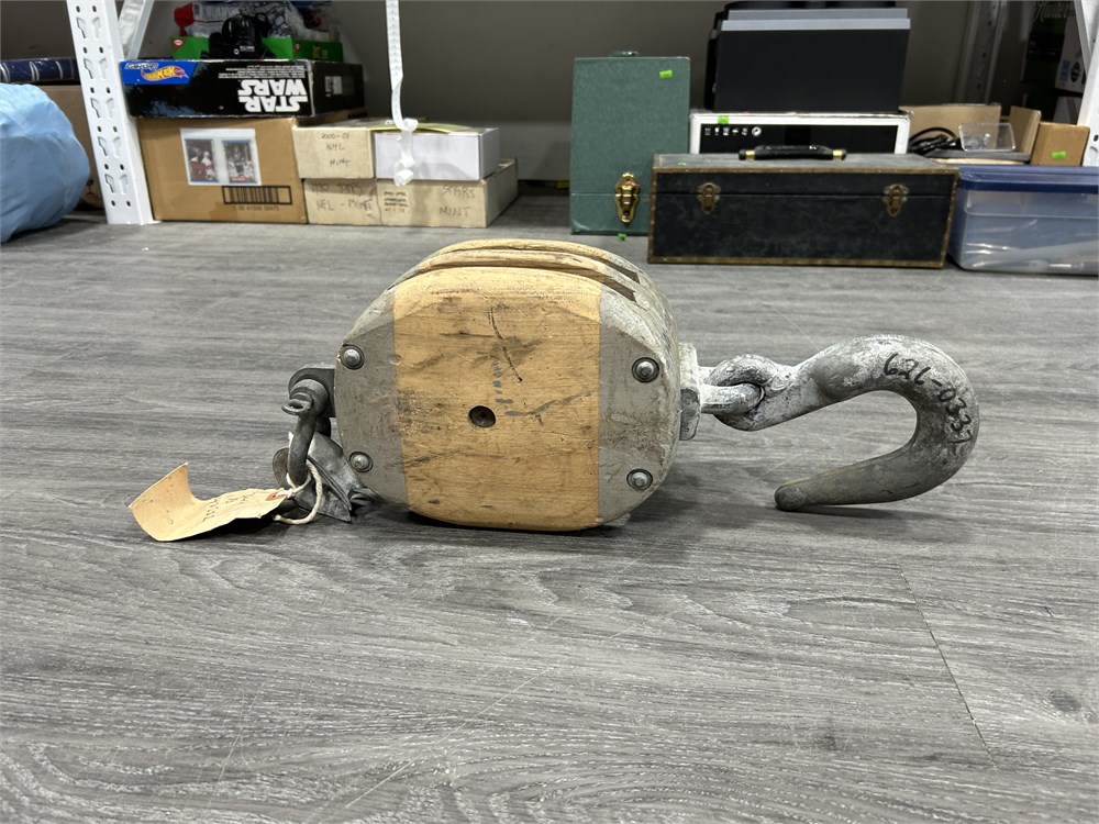 Urban Auctions - 1 TON ROYAL CANADIAN NAVY DEPT OF DEFENCE BLOCK AND TACKLE