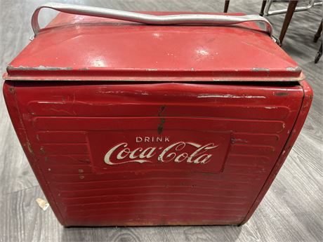 VINTAGE COCA COLA COOLER - DISPLAY ONLY (DOES NOT HOLD WATER)