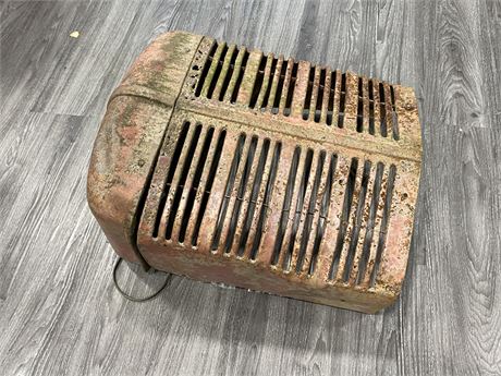 VINTAGE TRACTOR GRILL