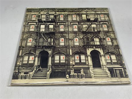 LED ZEPPELIN - PHYSICAL GRAFFITI - VERY GOOD (Slightly scratched)