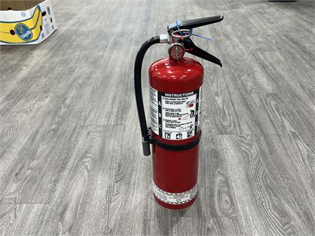 (NEW) FULLY CHARGED 10LB FIRE EXTINGUISHER