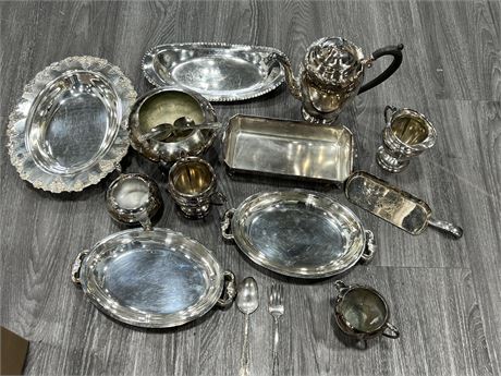 LOT OF VINTAGE SILVERPLATED DECOR