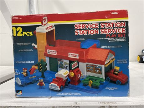VINTAGE 1988 SERVICE STATION TOY IN BOX