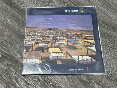 PINK FLOYD - A MOMENTARY LAPSE OF REASON - NEAR MINT (NM)