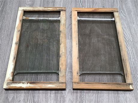 2 VINTAGE WINDOW SCREEN (17"x9.5")