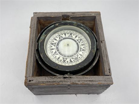 LARGE VINTAGE NAUTICAL COMPASS IN BOX (9” wide)