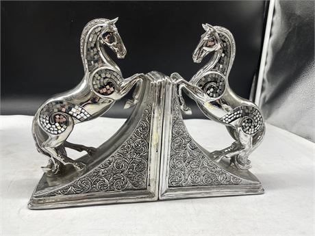 2 MIRRORED BOOKEND HORSES