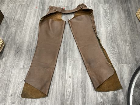 PAIR OF HEAVY LEATHER VINTAGE COWBOY CHAPS
