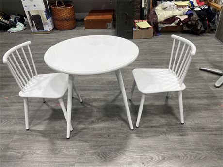 WHITE METAL KIDS TABLE CHAIRS 26”x24”