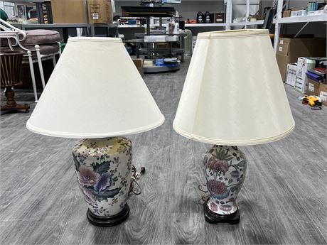 PAIR OF VINTAGE ASIAN LAMPS W/SHADES (26” tall)
