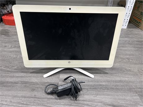 HP MONITOR W/POWER CORD - SPECS IN PHOTOS