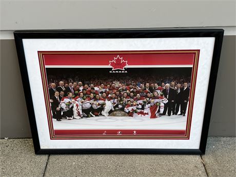 LARGE FRAMED 2010 GOLD MEDAL TEAM CANADA PICTURE (44”x32”)
