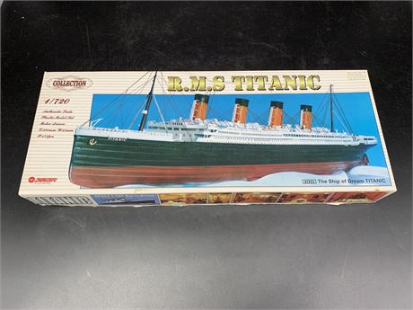 TITANIC MODEL SHIP (open box)