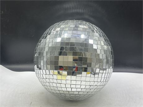 LARGE CELING MOUNT DISO - MIRRORED BALL