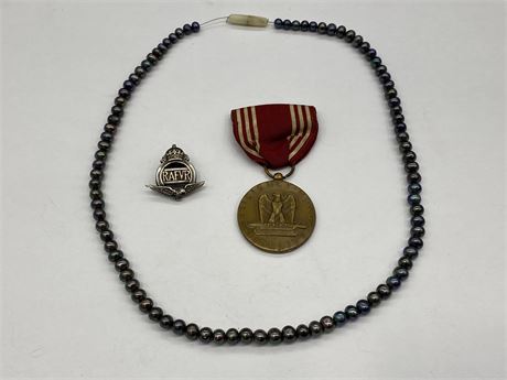 VINTAGE NATURAL BLACK PEARL NECKLACE & MILITARY MEDAL & PIN