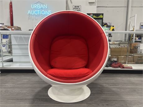 VINTAGE EERO AARNIO STYLE SPACE AGE BALL CHAIR - 4FT TALL 39” DIAM