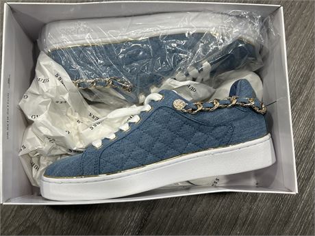 NEW GUESS WOMENS SNEAKERS - SIZE 7