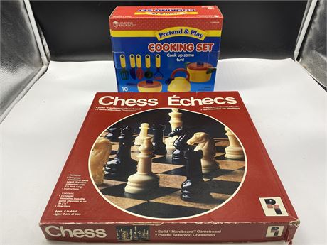 VINTAGE CHESS SET & PRETEND AND PLAY COOKING SET