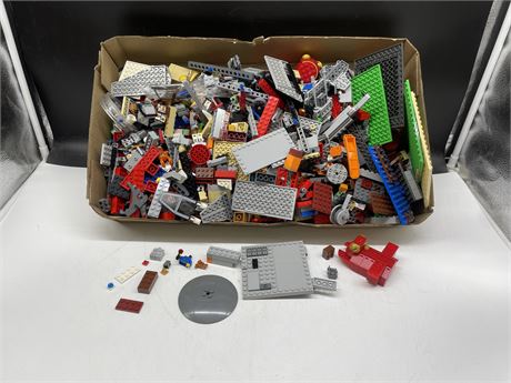 BIN OF LEGO WITH MANY FIGURES