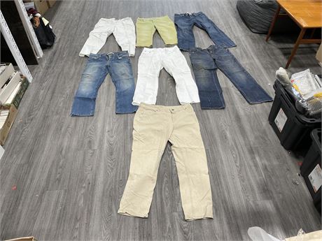 7 PAIRS OF JEANS - SIZES VARIE