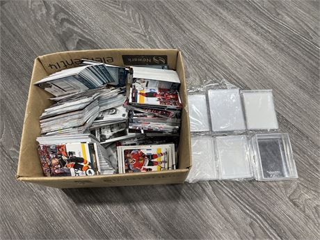 LOT OF ASSORTED HOCKEY CARDS W/ SOME CARD HOLDERS