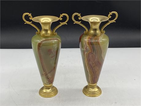 PAIR OF VINTAGE MARBLE FRENCH STYLE VASES W/GOLD METAL HANDLES (8”)