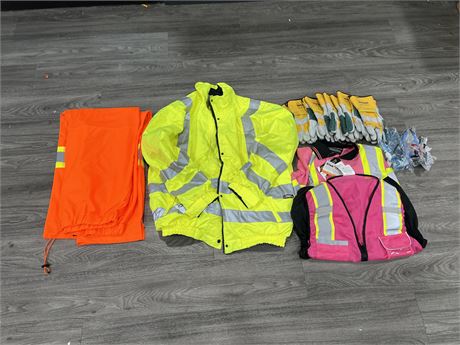 SAFTEY / CONSTRUCTION APPAREL LOT - 3 TOPS, 1 BOTTOM, 5 PAIRS OF GLOVES & ECT